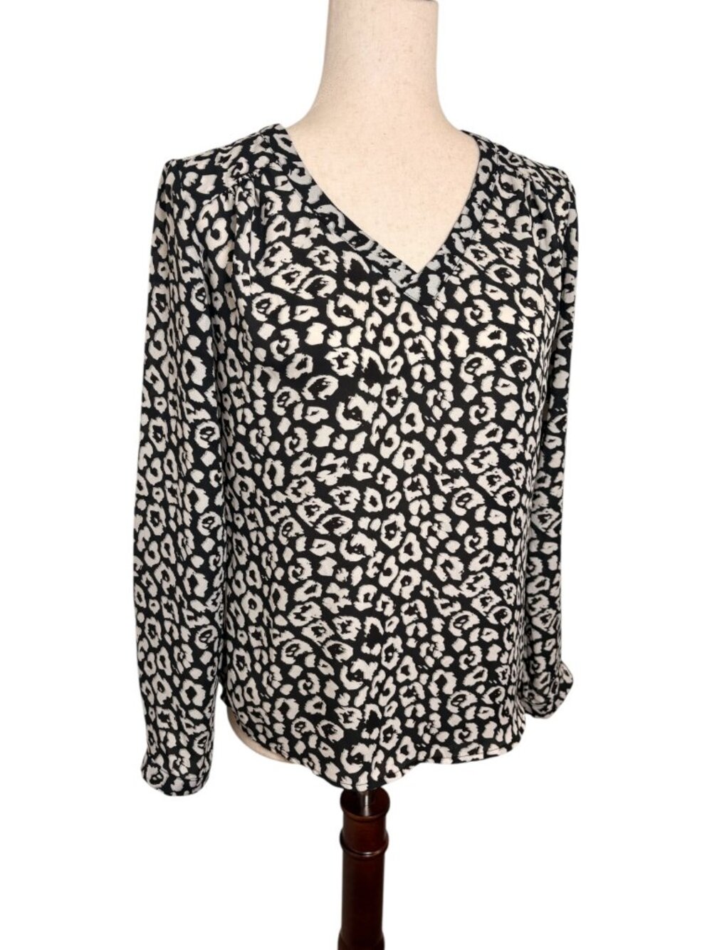 41 Hawthorn Black White Floral Animal Print V-Neck Office Preppy Blouse XS